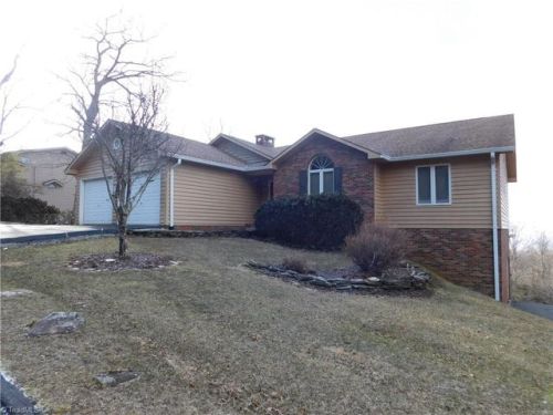 138 Autumn Hills Dr, Boone, NC 28607-6490