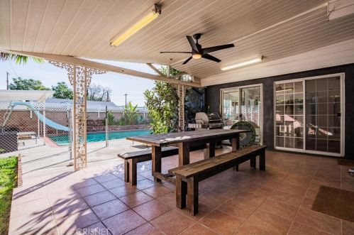 8010 Crosnoe Ave, Van Nuys CA  91402-5529 exterior