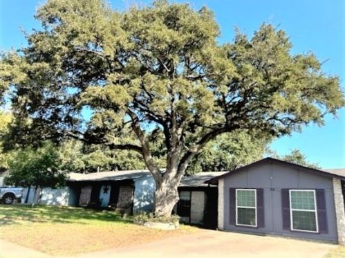 908 Acorn Oaks Dr, Austin TX  78745-5541 exterior