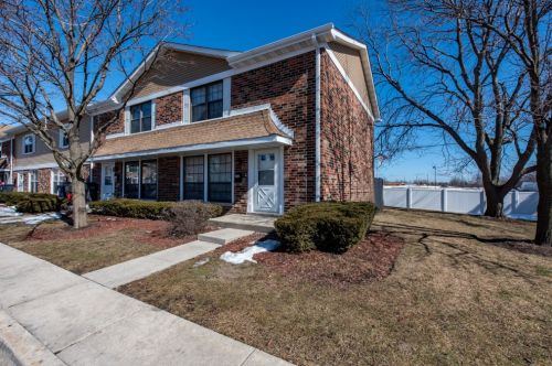 4102 Brentwood Ln, Waukegan, IL 60087-1809
