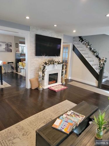 37 Chestnut Ave, Bogota, NJ 07603-1701