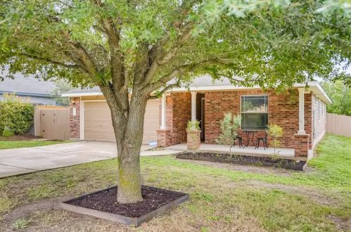 123 Loon Lake Dr, Uhland, TX 78640-5761