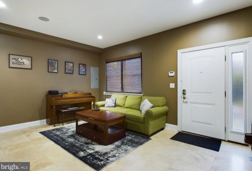 1813 Alder St, Philadelphia, PA 19148-1655