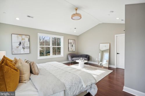 6615 Gude Ave, Silver Spring MD 20912-4827 exterior