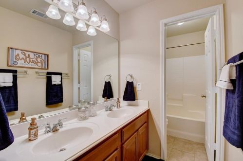 4733 Homelands Way, Fort Worth TX  76135-1666 exterior