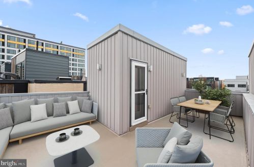 626 5th St, Philadelphia PA  19147-2216 exterior