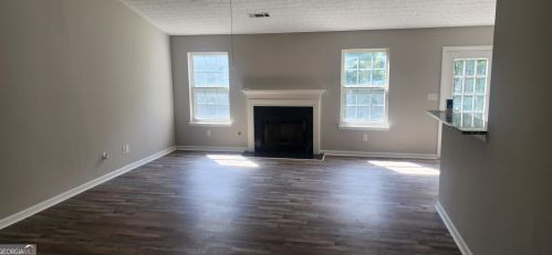 600 Stonecrest Dr, Loganville, GA 30052-8892