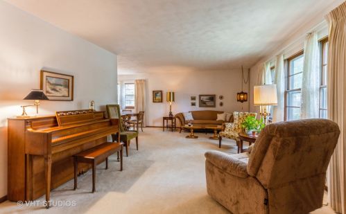 844 Tulip Ln, Naperville, IL 60540-7334