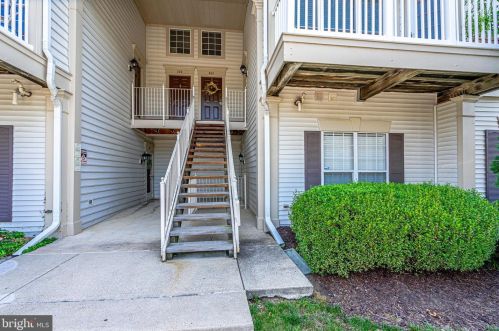 8216 Catbird Cir, Lorton, VA 22079-4662
