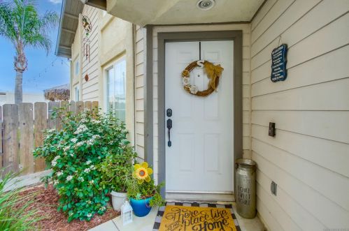 818 Mimosa Creek Ln, Ramona, CA 92065-2883
