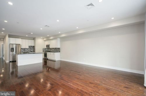 834 4th St, Philadelphia, PA 19123-3129