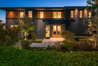 817 1st St, Kirkland, WA 98033-5418