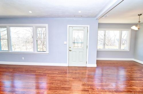 5 Walnut Ave, Huntington CT  06484-2913 exterior