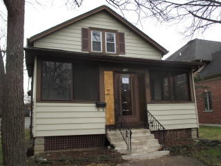 209 Lincoln St, Westmont, IL 60559-1613