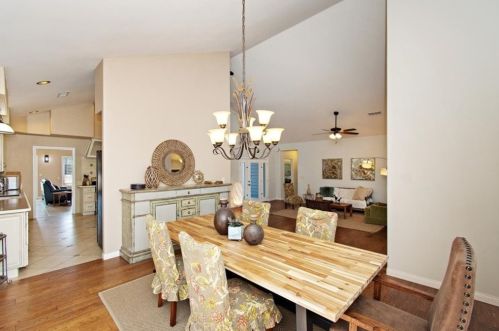 1236 Bradley St, Riverside CA 92506-5408 exterior