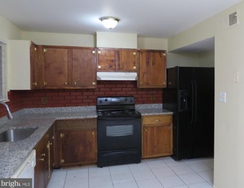 15253 Lodge Ter, Woodbridge VA  22191-3805 exterior