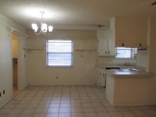 1800 Lk Shr Ct, Fort Worth TX  exterior