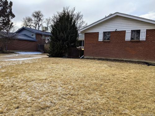 381 Scranton St, Denver, CO 80011-8420