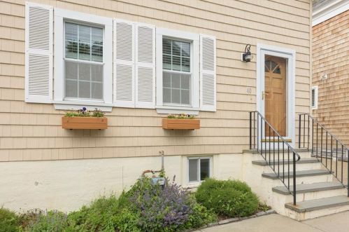 40 Holland St, Middletown, RI 02840-3416