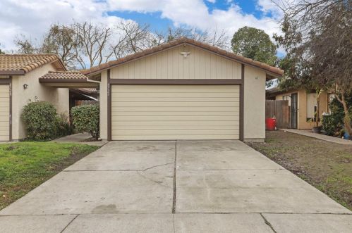 8726 Fox Creek Dr, Stockton, CA 95210-1778