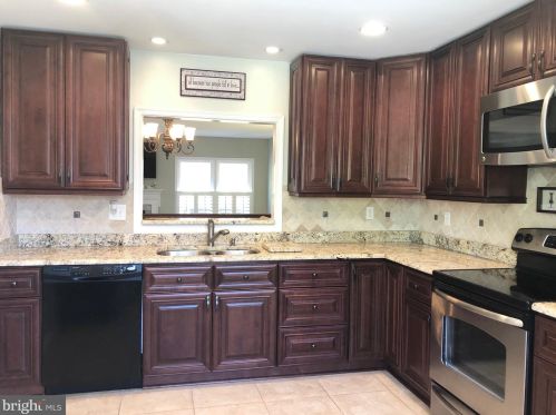 8089 Whitlers Creek Ct, Springfield VA  22152-3645 exterior