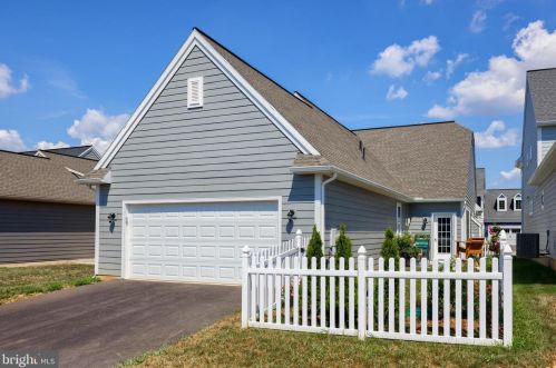 412 Constitution Dr, Ephrata PA  17522 exterior