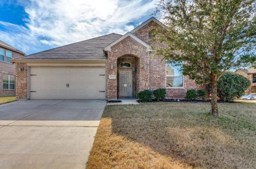 5749 Diamond Valley Dr, Fort Worth TX  76179-7606 exterior