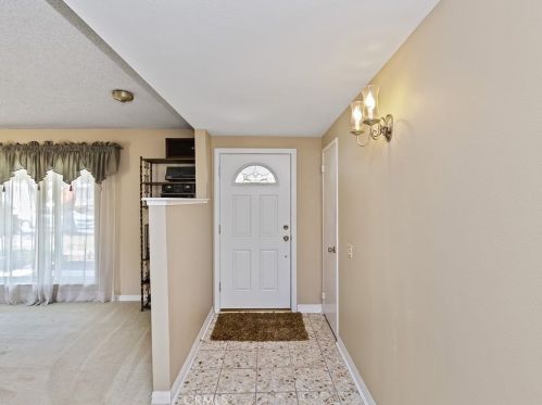 5550 Gloucester Way, Riverside CA  92506-3425 exterior