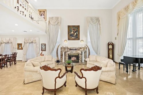 1468 Hillside Dr, Glendale CA  91208-2417 exterior
