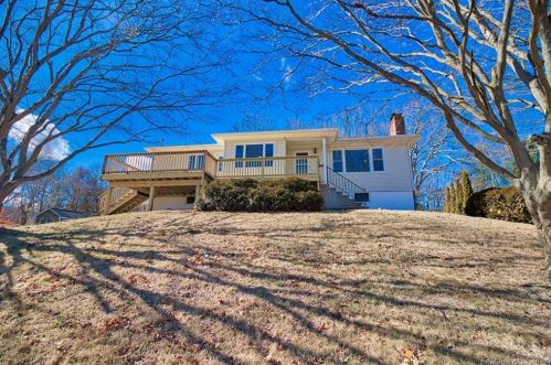 5 Walnut Ave, Huntington CT  06484-2913 exterior