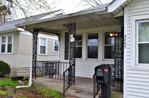 3860 Colbourne St, Hobart, IN 46342-1606