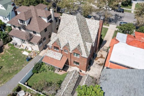 302 2nd Ave, Tinton Falls NJ  07712-6132 exterior