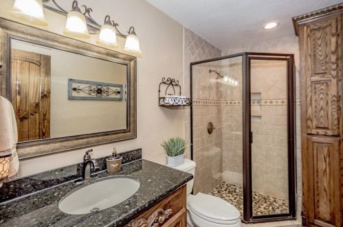 317 County Road 893a, Angleton TX 77515-9490 exterior