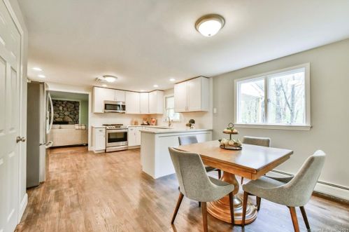 195 Orchard Hill Dr, Wapping CT  06074-3022 exterior
