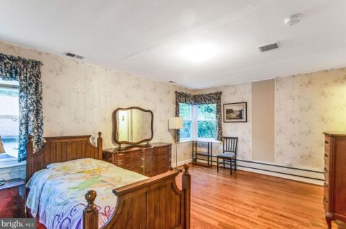 12606 Meadowood Dr, Silver Spring MD 20904-2928 exterior