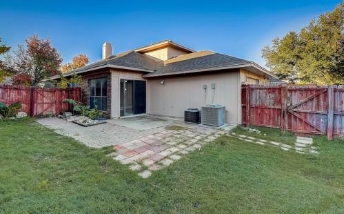 1613 San Francisco St, Carrollton TX 75007-5050 exterior