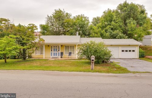 533 Morison St, Charles Town, WV 25414-1144