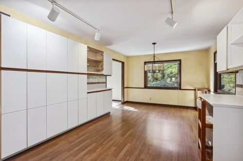 300 Elden Dr, Atlanta GA  30342-2032 exterior