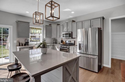 15 Waverly Ln, Carlisle, PA 17015-7119