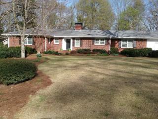 462 Hilderbrand Dr, Atlanta GA  30328-4124 exterior