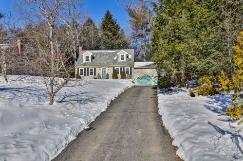 6 Shannon Ln, Plaistow, NH 03865-2120