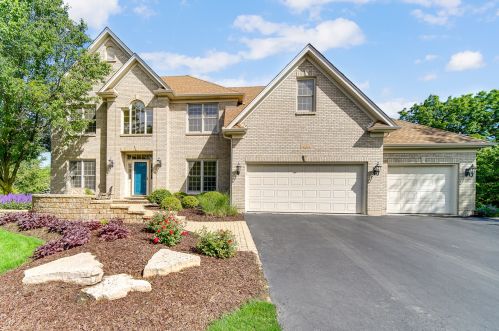 525 Ekman Dr, Batavia, IL 60510-8932