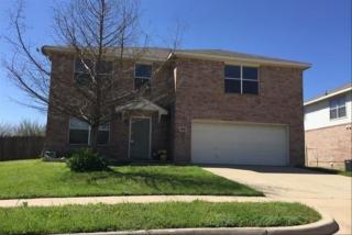 904 Canary Dr, Fort Worth, TX 76131-8817