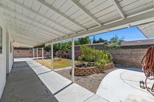 8188 Sherwood Pl, Riverside CA  92504-3440 exterior