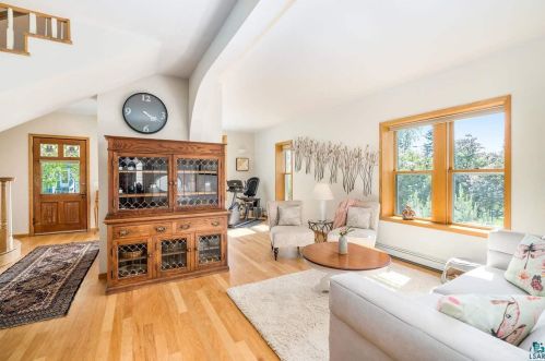 303 Oxford St, Duluth, MN 55803-2327