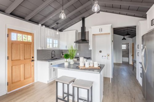 661 Prescott Ave, El Cajon, CA 92020-6016