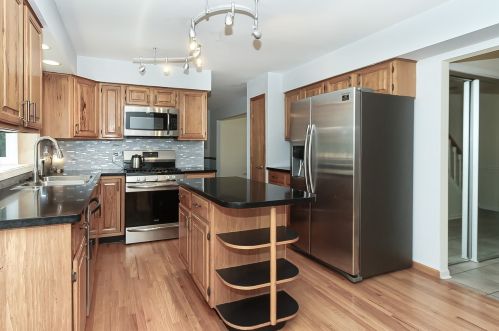 258 El Paso Ln, Carol Stream IL  60188-1737 exterior