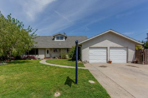 1219 Slayton Dr, Manteca, CA 95336-4132