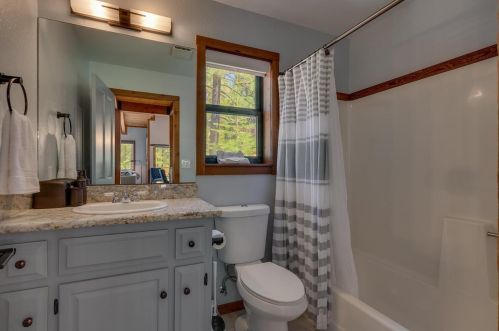 117 Basque Dr, Truckee CA  96161-3907 exterior