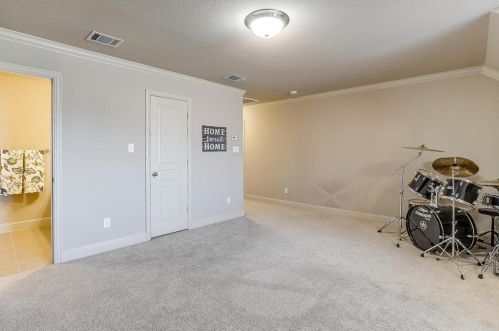 405 Sterling Dr, Fort Worth TX  76126-2461 exterior